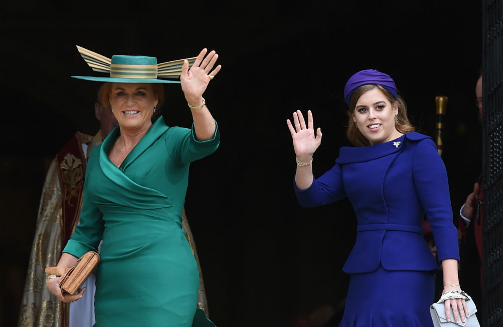 Princesa Beatrice enaltece força da mãe, Sarah Ferguson, durante luta contra o câncer