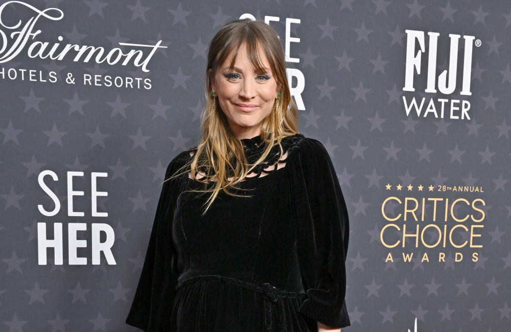 Kaley Cuoco brinca sobre amor por animais: "Teria mandado minha filha de volta se ela não gostasse deles!"