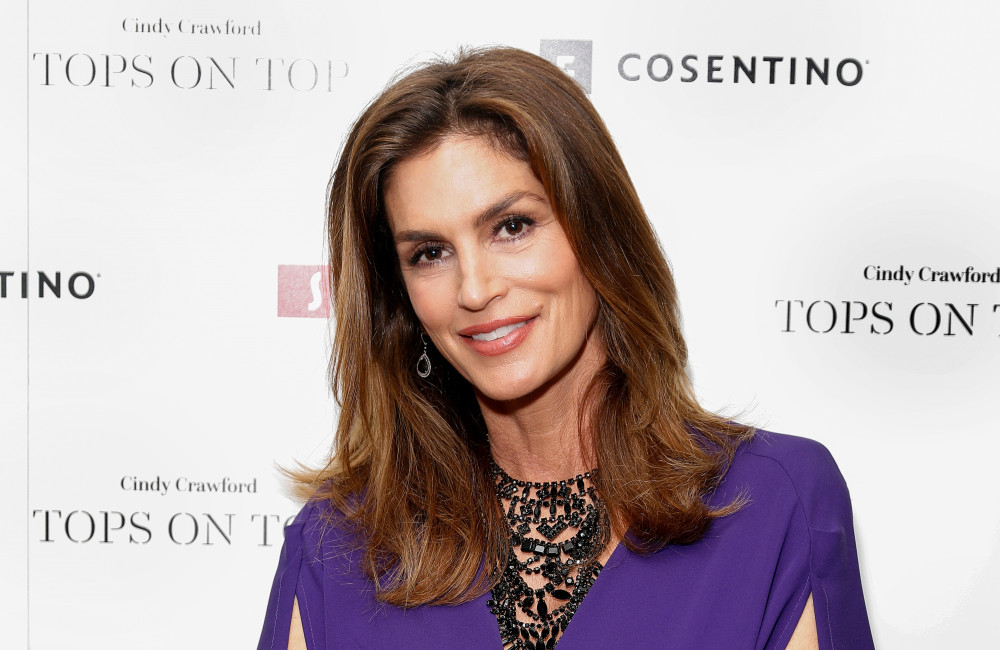 Aos 18 anos, Cindy Crawford já ganhava mais dinheiro que seus pais