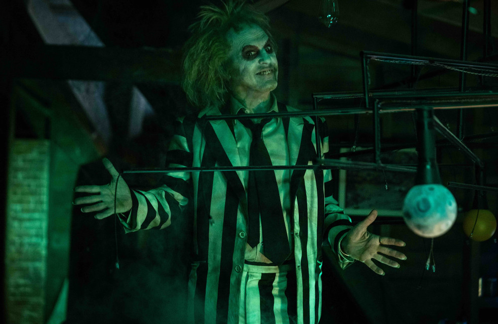 Tim Burton elogia imersão imediata de Michael Keaton ao reviver Beetlejuice: ‘Parecia possuído’