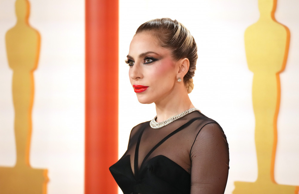 Lady Gaga nega boatos de gravidez