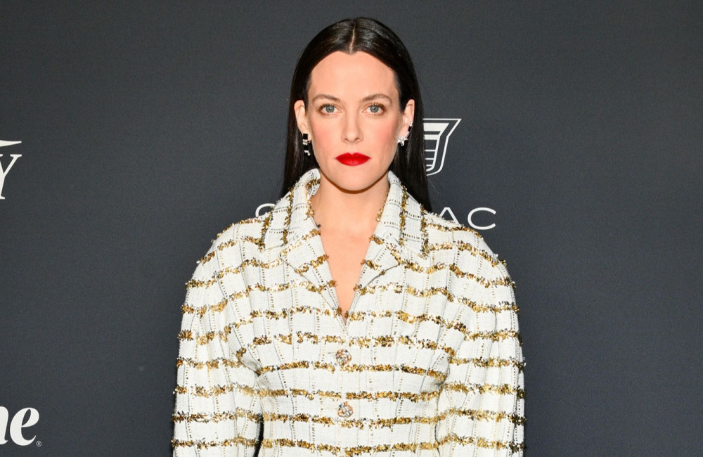 Riley Keough almeja 'precisão e compaixão' ao concluir autobiografia da mãe, Lisa Marie Presley