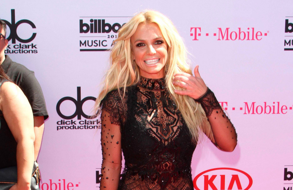 Após anos proibida de consumir álcool, Britney Spears revela bebida preferida
