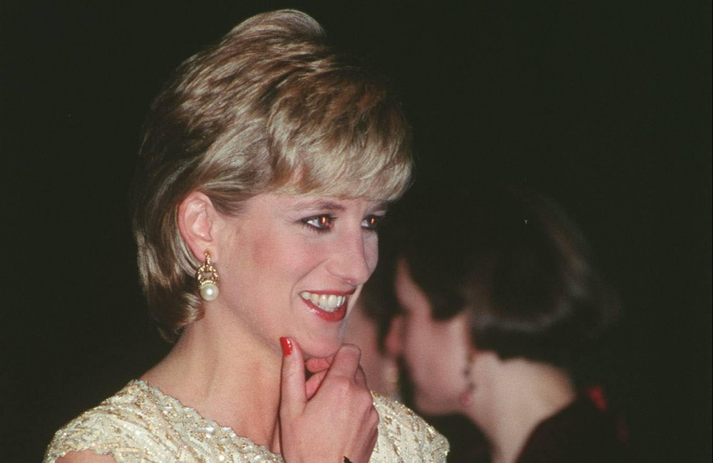 Novo livro revela sofrimento de Diana durante casamento com Charles: 'Eu não sou suficiente'