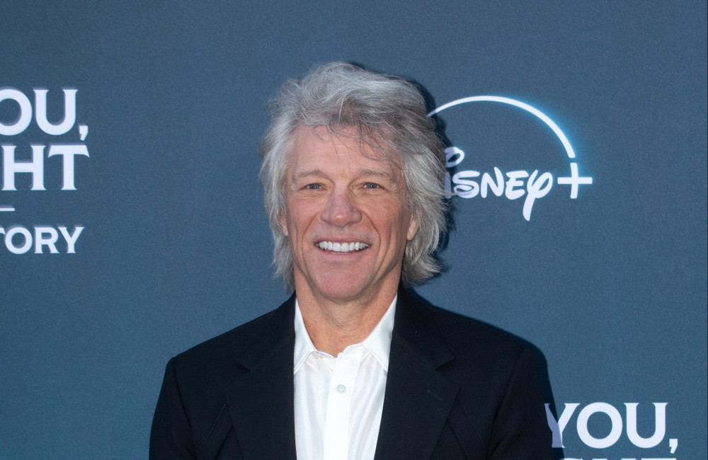 Bon Jovi ajuda a resgatar mulher que ameaçava se jogar de uma ponte