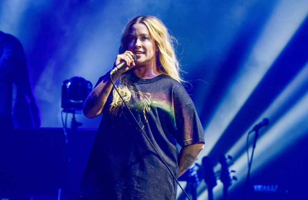Alanis Morissette sobre luta contra ideação suicida: 'O tempo todo'