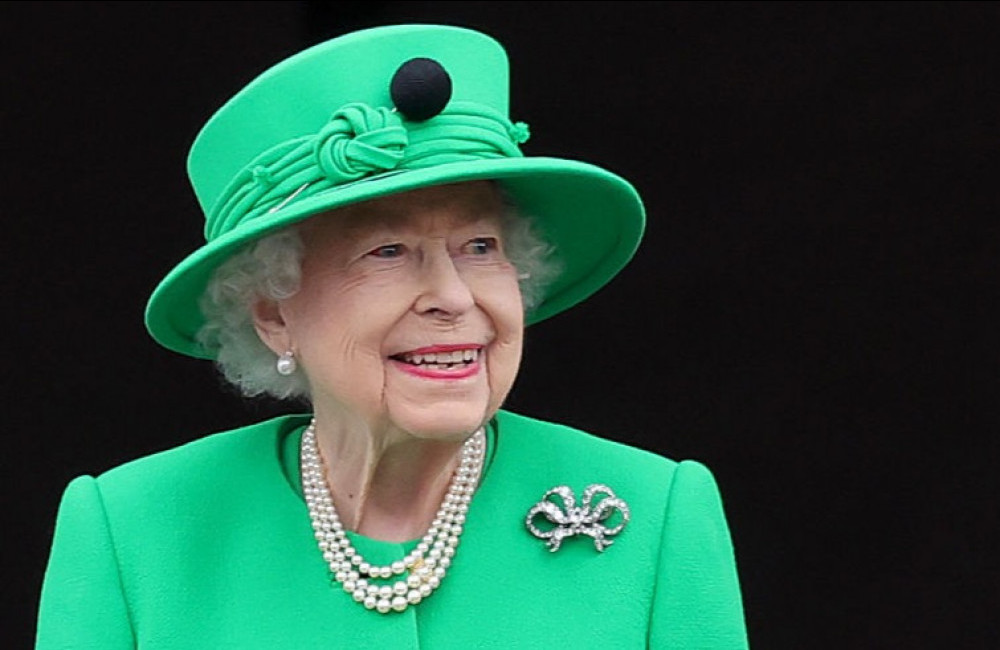 Estilo eterno: exposição em Londres celebra looks da rainha Elizabeth II