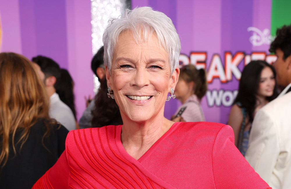 Jamie Lee Curtis diz ser uma 'viciada controlada' ao relembrar luta contra o álcool
