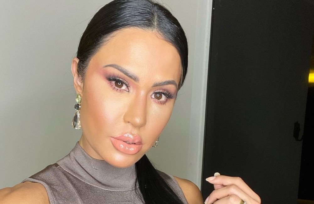Gracyanne Barbosa reencontra Belo em aniversário da ex-sogra