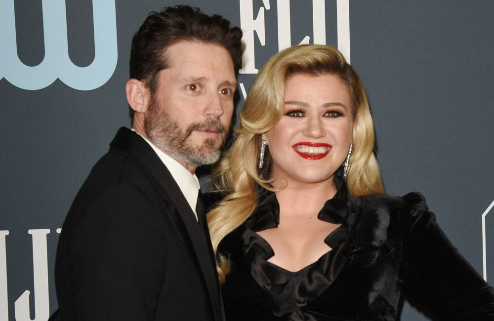 Kelly Clarkson está abalada com morte do ex-marido após batalha silenciosa contra o câncer