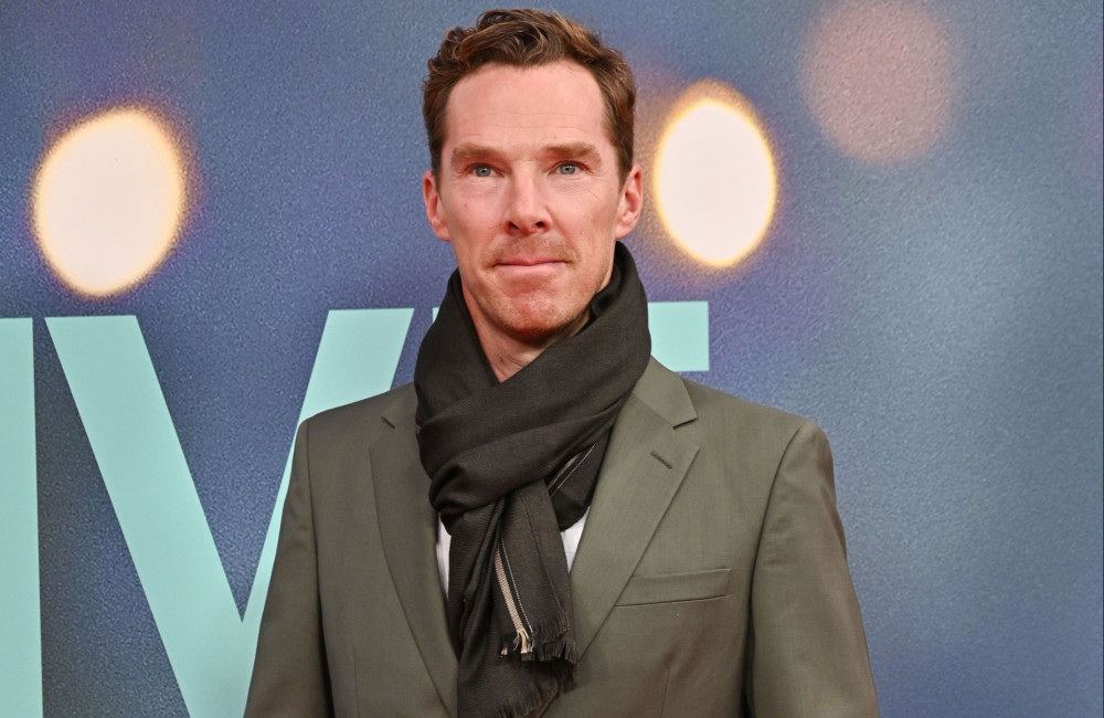Benedict Cumberbatch ​diz que sentiu medo de ter magoado Olivia Colman em cena de 'Os Roses'