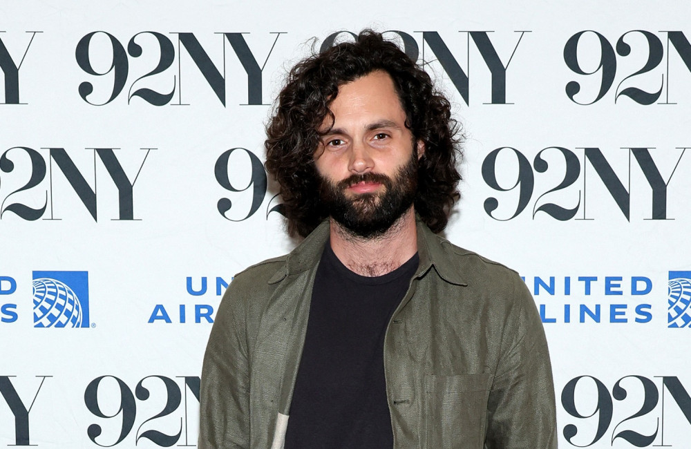 Penn Badgley, de Gossip Girl, anuncia nascimento dos filhos gêmeos