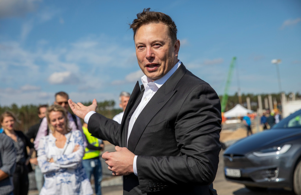 Filha de Elon Musk afirma que não é rica e divide casa para economizar
