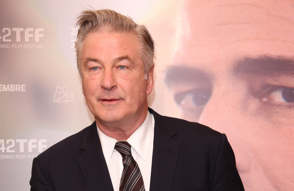 Irmãos Alec e Stephen Baldwin sofrem acidente de carro nos EUA