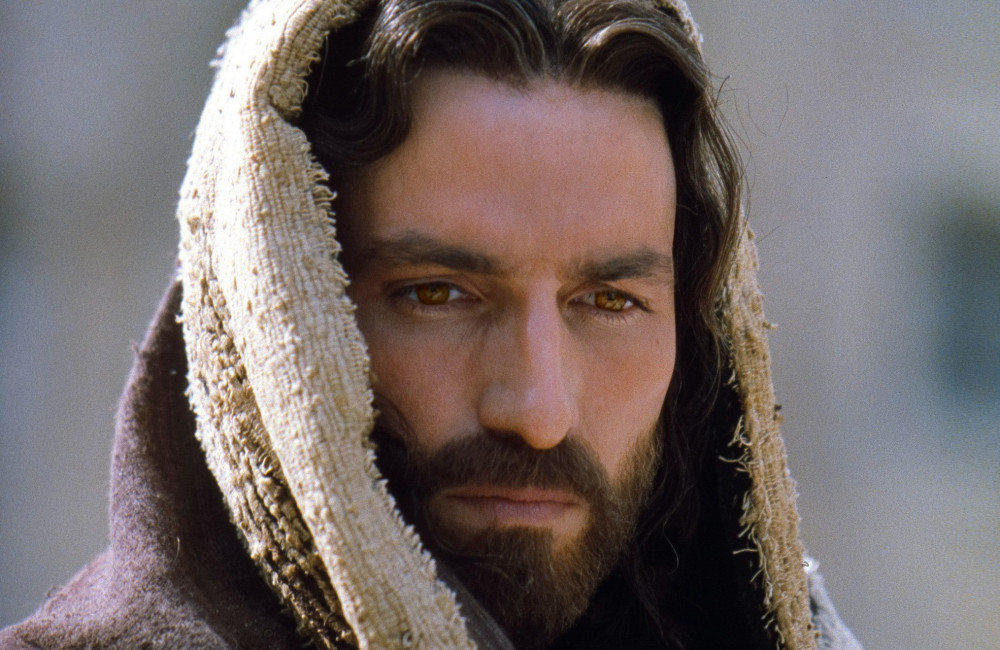 Mel Gibson substitui intérprete de Jesus e escala novo elenco para sequência de A Paixão de Cristo