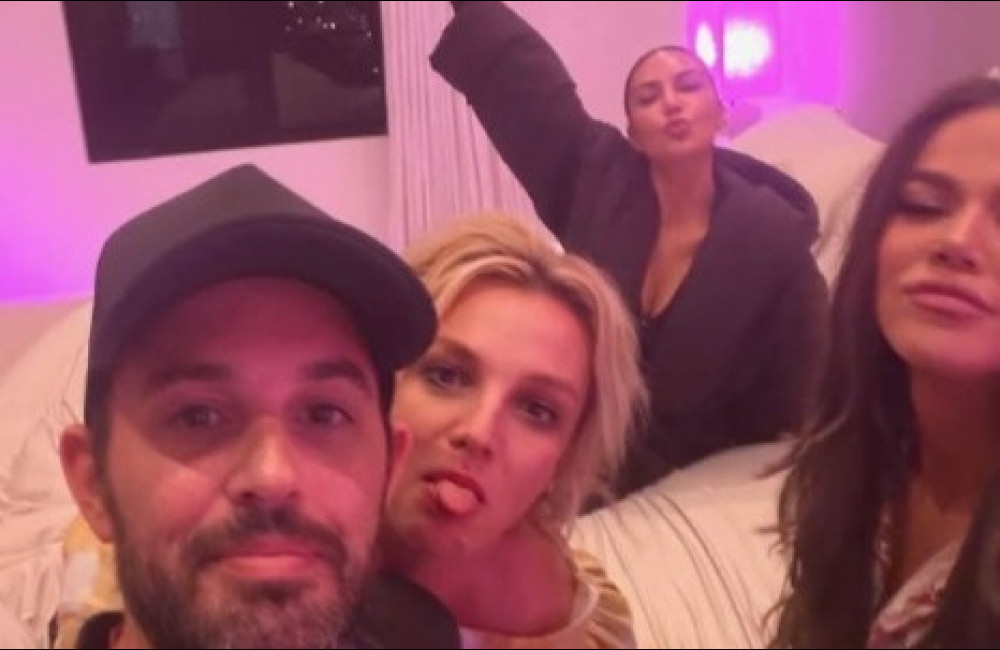 Kris Jenner está disposta a investir alto para recolocar Britney Spears nos holofotes, diz site