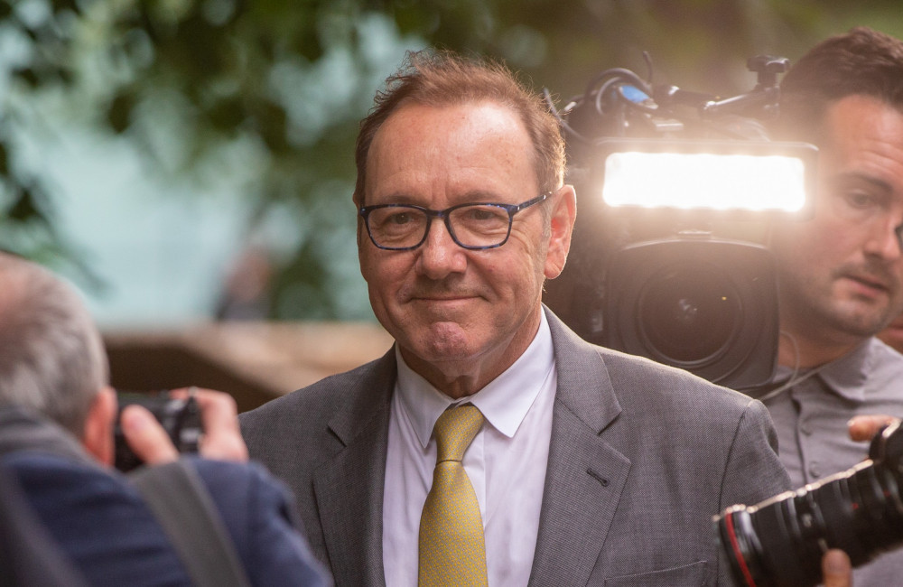 Kevin Spacey enfrentará ações civis na Inglaterra por suposta importunação sexual
