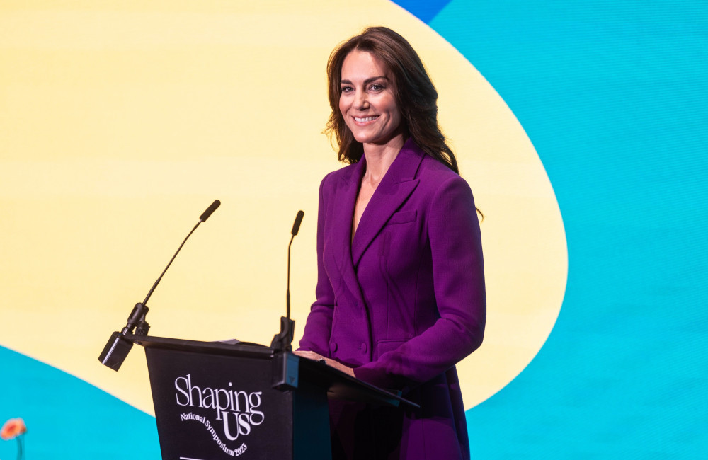 ​'O Natal nos convida a lembrar o poder de estender a mão ao outro​', diz Kate Middleton ​em carta