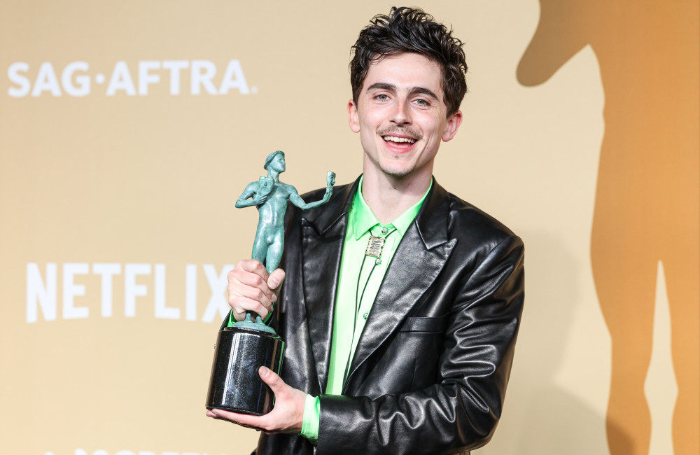 Timothée Chalamet surpreende fãs ao iniciar divulgação de 'Marty Supreme' no Brasil