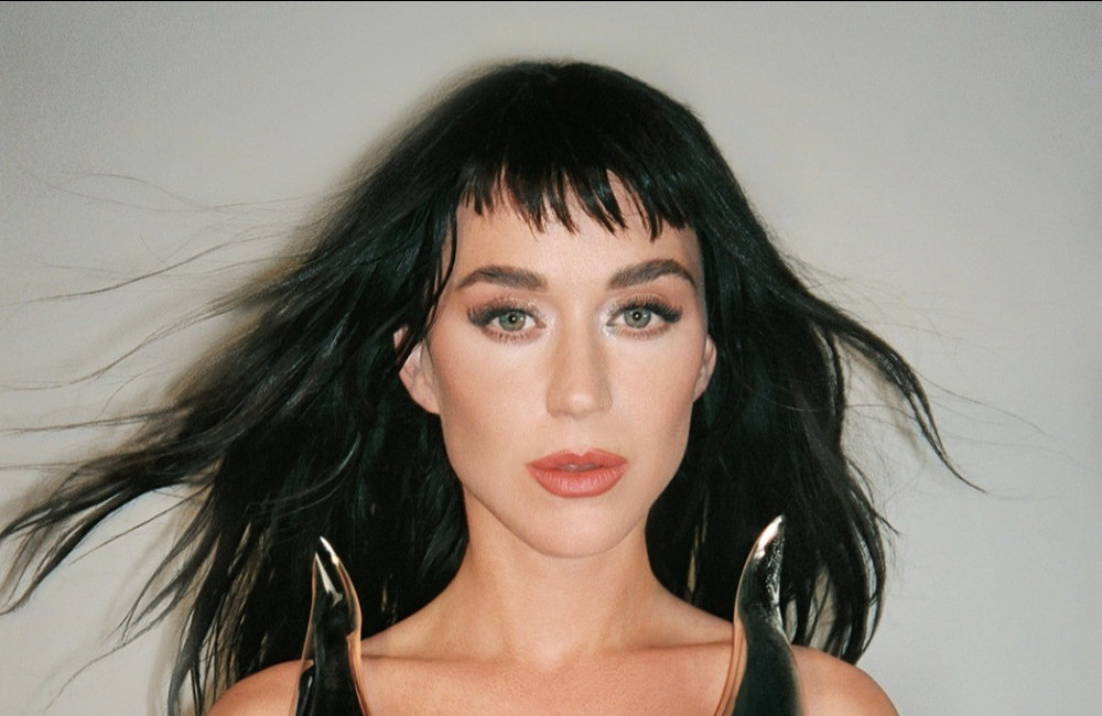 Katy Perry revela ser 'muito exigente' com perfumes e detalha nova fragrância