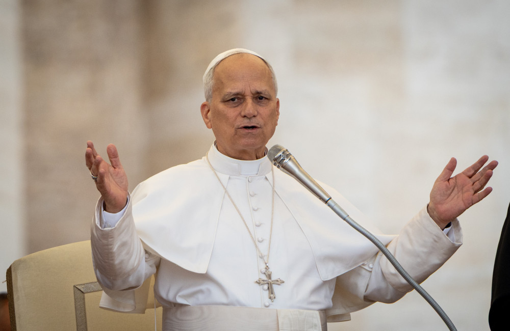 Papa Leão faz alerta duro sobre IA: 'Pode invadir e ocupar nossa esfera de intimidade'