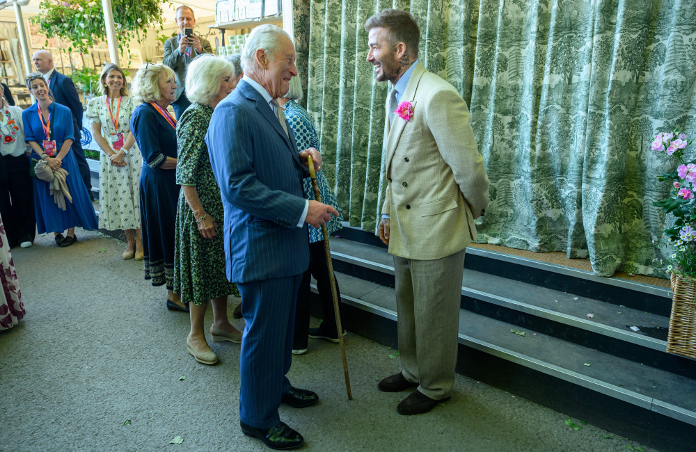 Rei Charles III e David Beckham se juntam em projeto especial para feira em Londres; veja