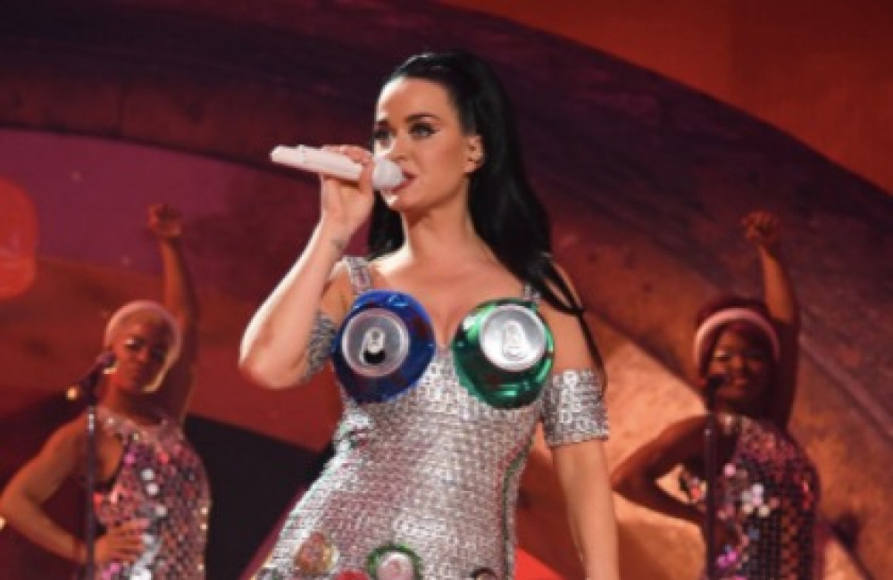 Katy Perry vira alvo de investigação após denúncia de abuso sexual feita por atriz