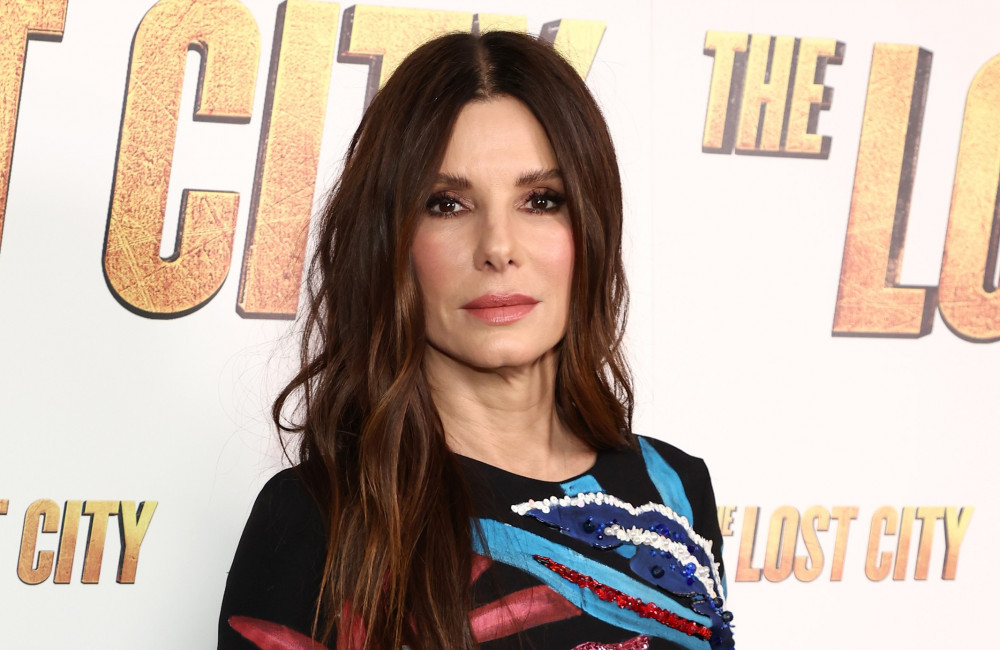 Sandra Bullock precisou de pausa prolongada para superar morte do parceiro, diz fonte