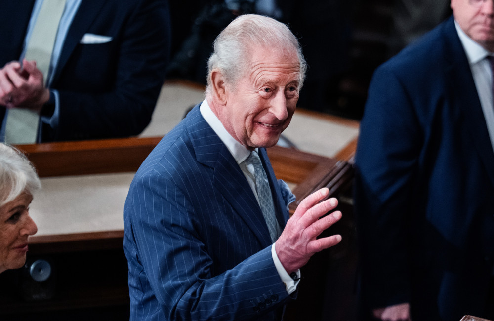 Charles III faz brincadeiras com Trump durante jantar na Casa Branca e arranca risos