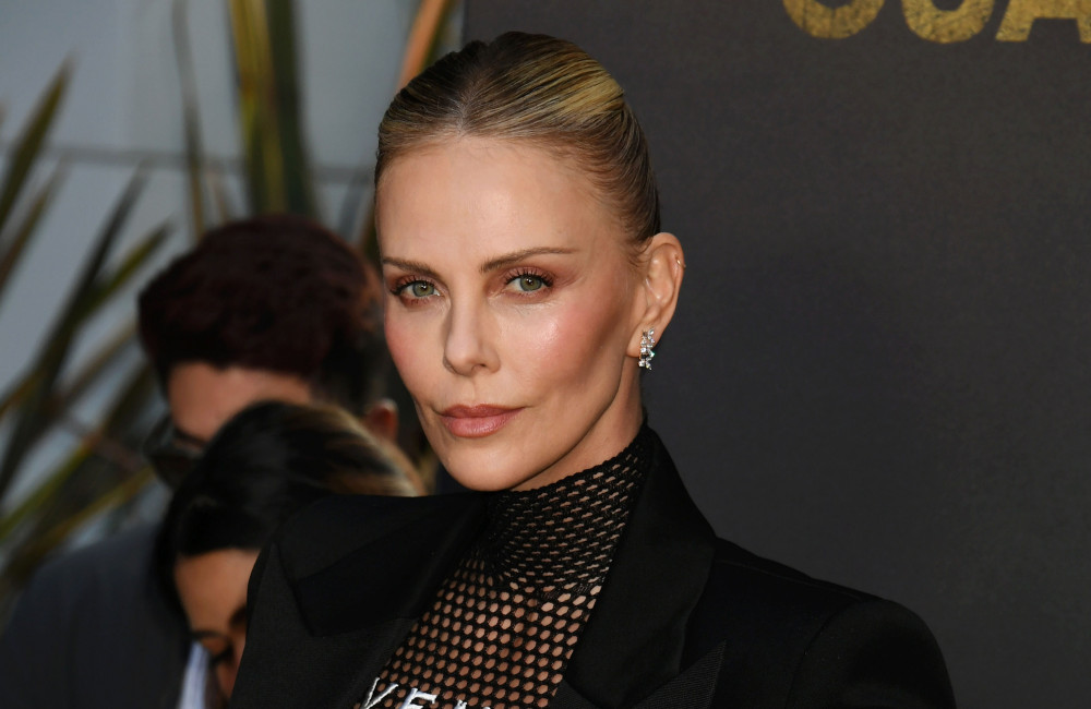 'Não acho que conseguiria morar com alguém novamente', diz Charlize Theron
