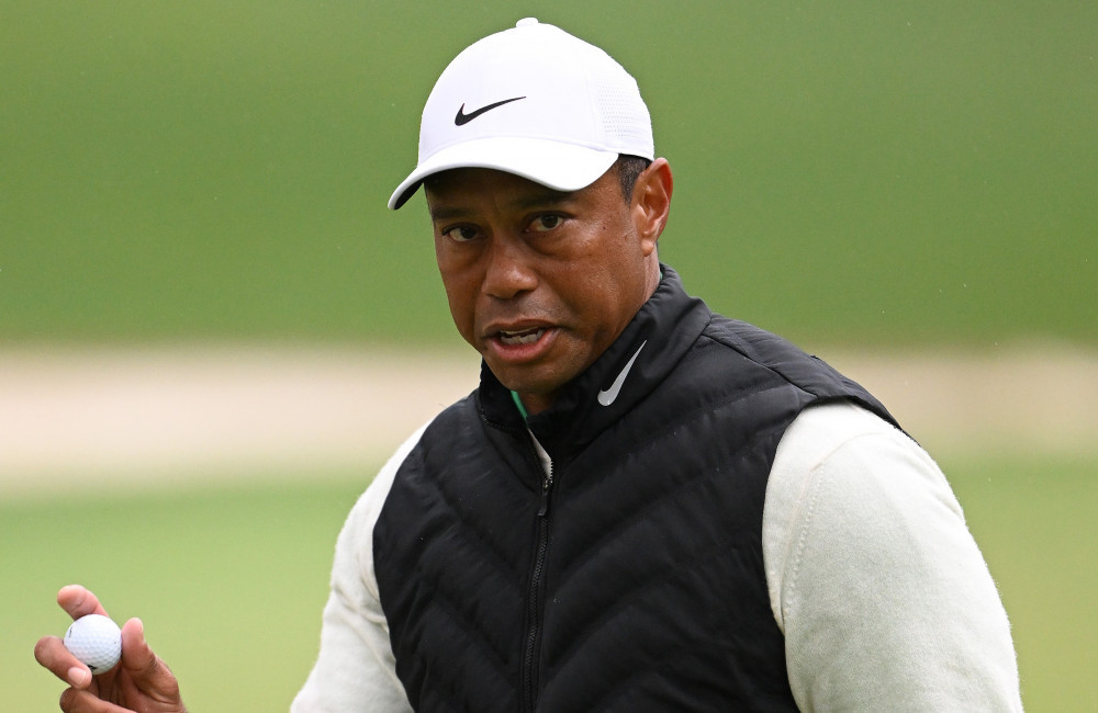 Tiger Woods mexia no celular antes de acidente de carro, diz boletim