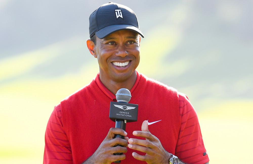 Tiger Woods volta à reabilitação enquanto namorada enfrenta câncer de mama