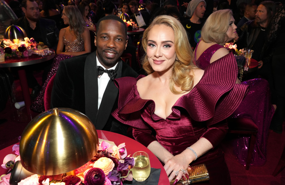 Noivo de Adele faz raros comentários sobre relacionamento com a cantora