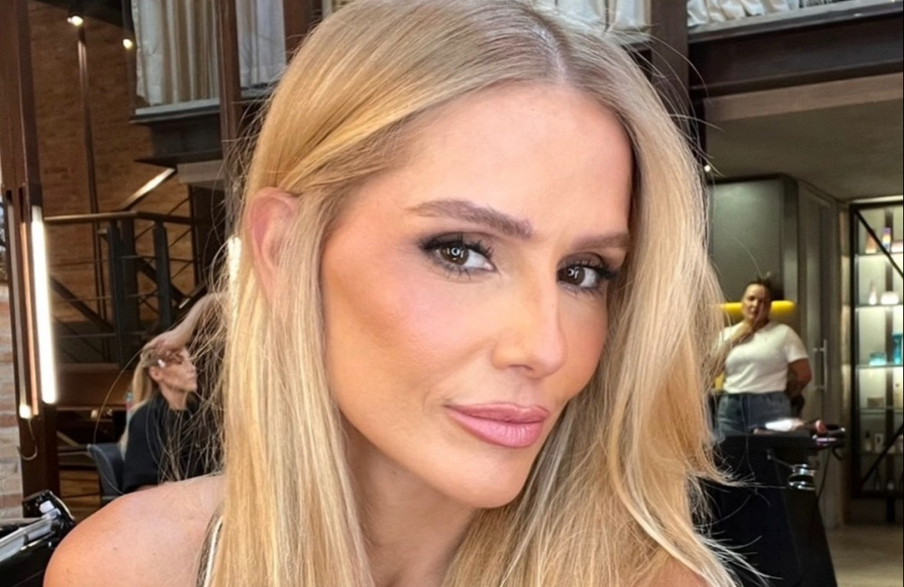 Deborah Secco se distancia de imagem das redes sociais e dispara: ‘Não me sinto sexy’