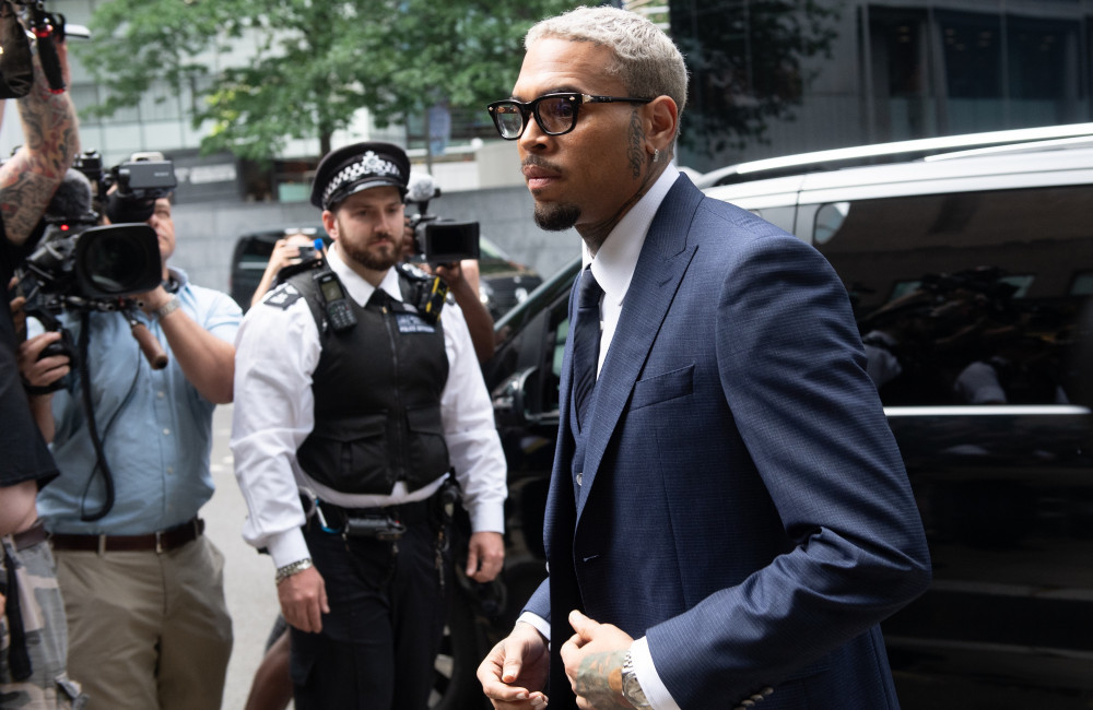 Chris Brown é condenado a pagar R$ 67 milhões em indenização após ataque de cão a funcionária