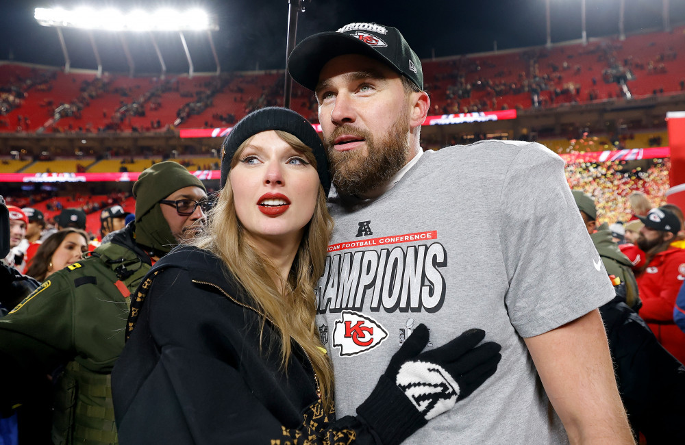 Estilista que fez vestido de noiva de Taylor Swift dá detalhes sobre o processo de criação