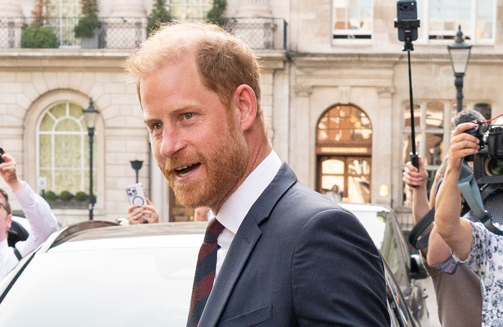 Harry emociona ao compartilhar tradição em homenagem à princesa Diana