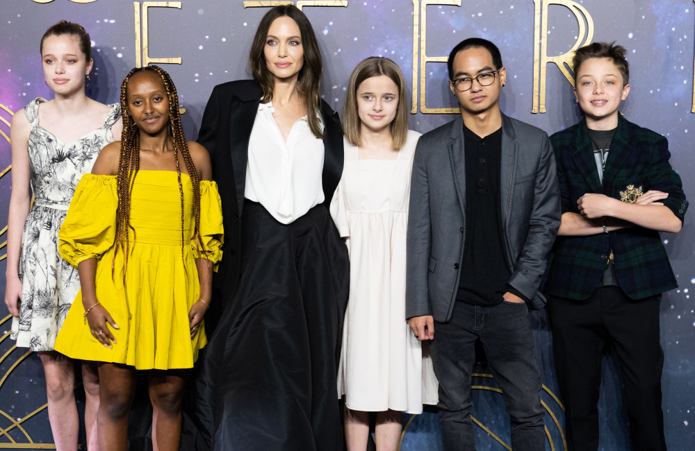 Filhos de Angelina Jolie e Brad Pitt dão próximo passo para tirar sobrenome do pai
