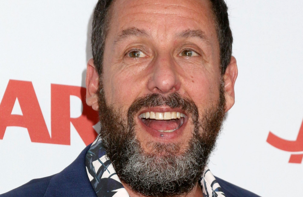 Convidado dá detalhes fala sobre participação de Adam Sandler no casamento de Taylor Swift