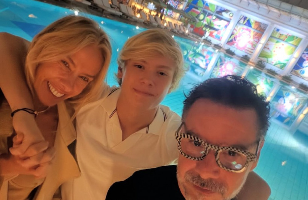 Adriane Galisteu abre o coração sobre despedida do filho antes de temporada​ no exterior