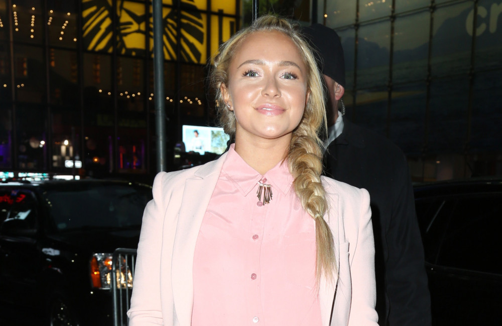 'Se envolveu com a pessoa errada', diz mãe de Hayden Panettiere sobre últimos anos da filha