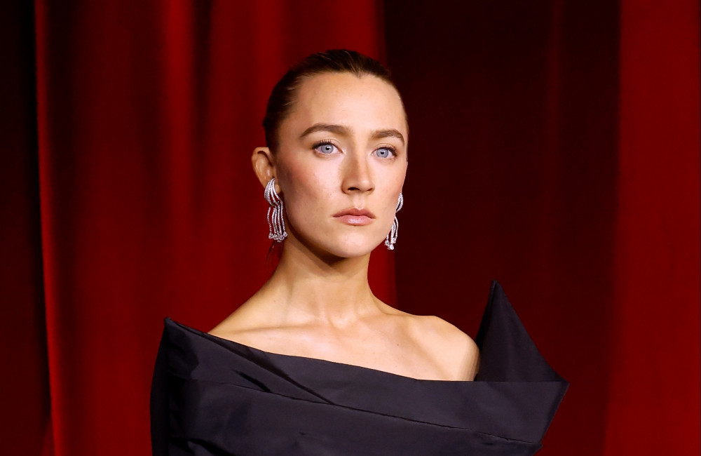 Saoirse Ronan diz que adoraria interpretar vilã de James Bond: 'Quero ir para um lado sombrio'
