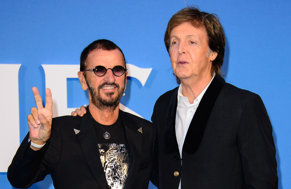 Paul McCartney presta homenagem comovente a Dolly Parton: 'Difícil assimilar que ela se foi'