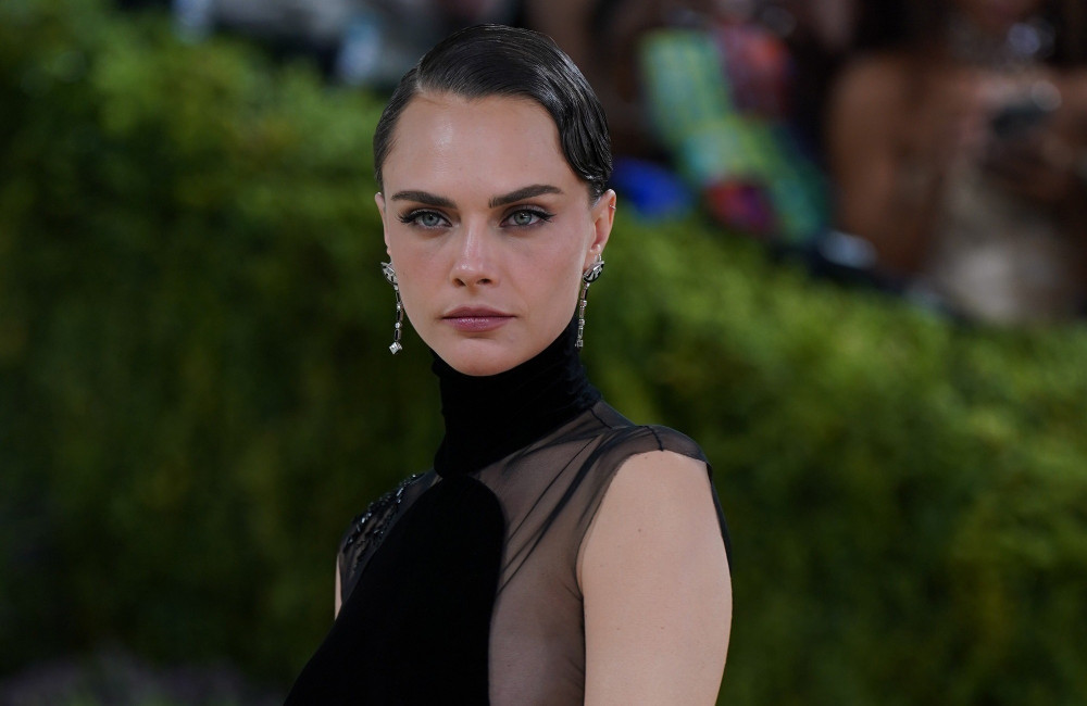 Cara Delevingne revela detalhes de seu álbum de estreia 'Not Normal'