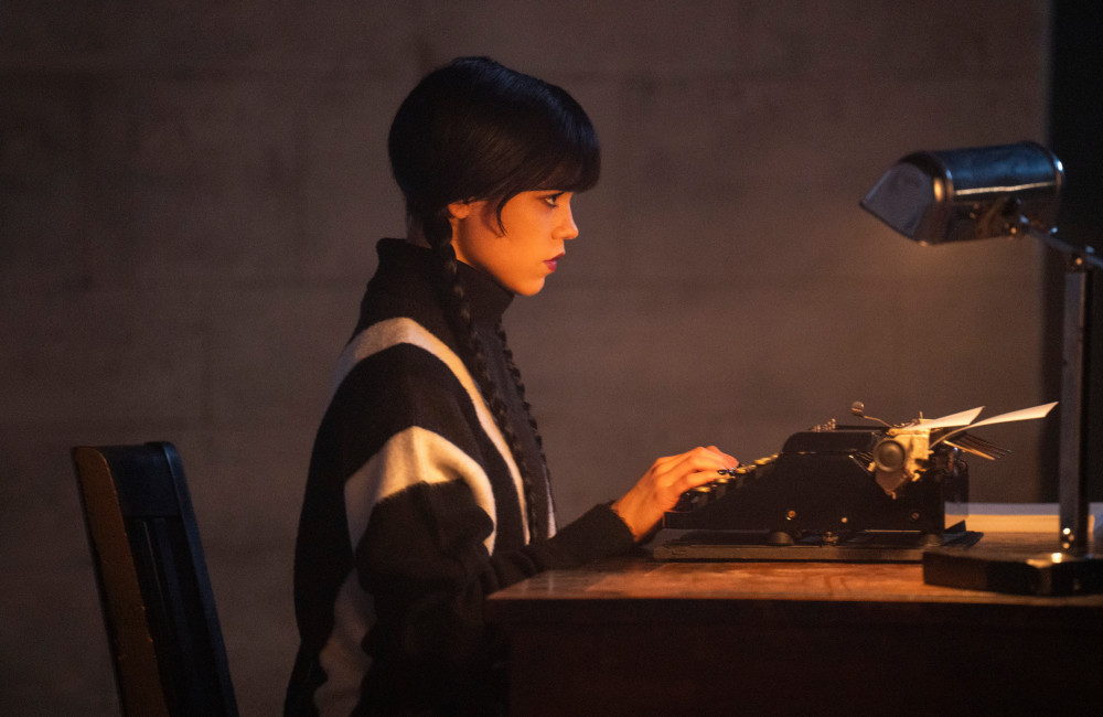 Netflix anuncia fim das gravações da terceira temporada de 'Wandinha'