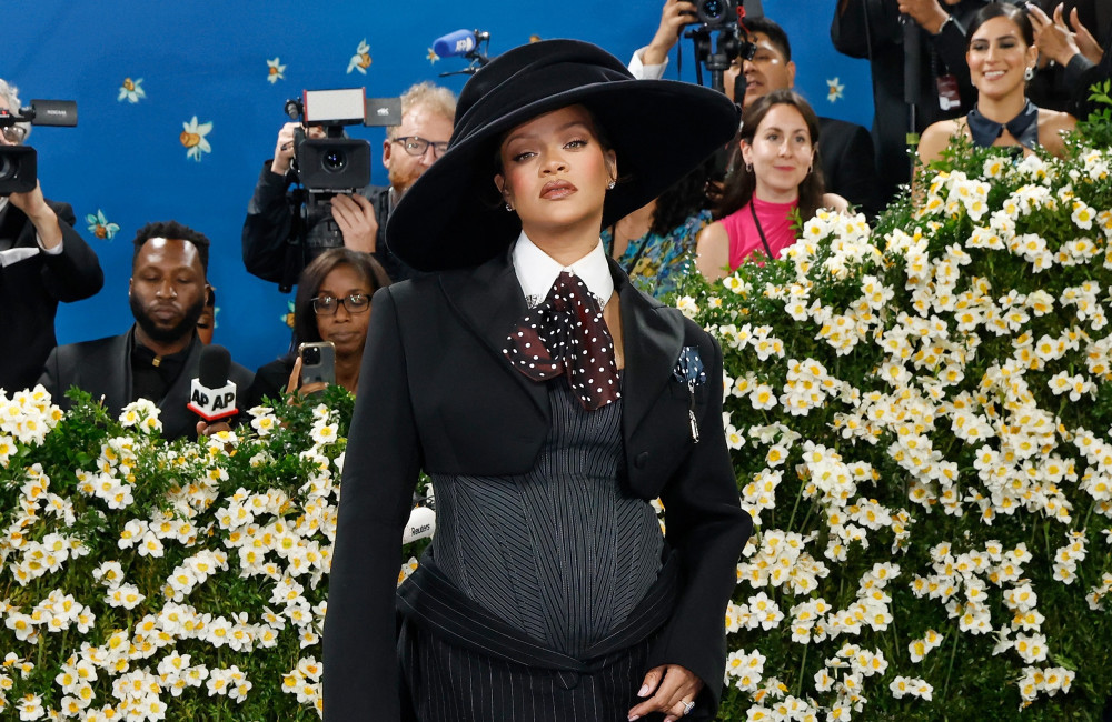 Mulher acusada de atirar contra mansão de Rihanna é indiciada por tentativa de homicídio
