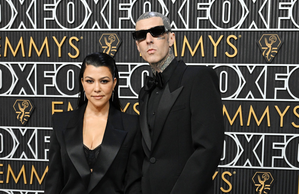 Travis Barker conta como mensagem 'louca' de Kourtney Kardashian transformou amizade em romance