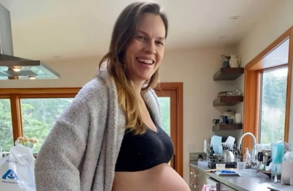 Aos 52 anos, Hilary Swank anuncia terceira gravidez