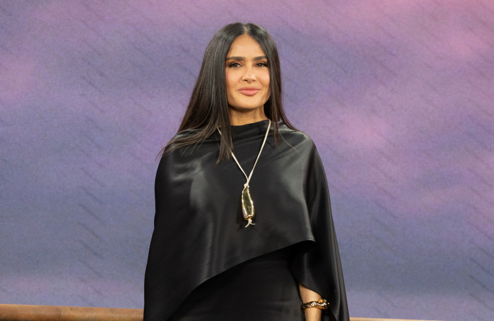 Salma Hayek explica por que não faz questão de estar sempre impecável