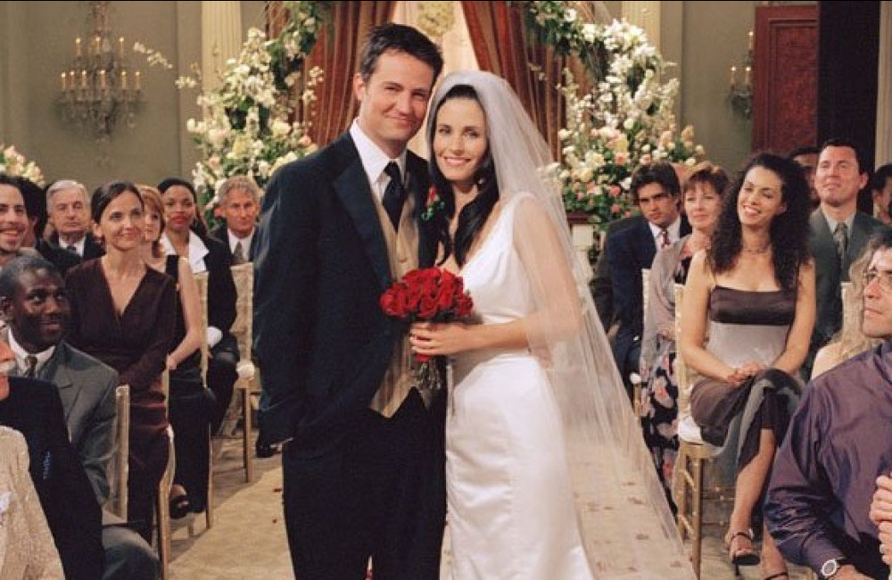 Casamento de Matthew Perry em 'Friends' despertou preocupação na família, diz irmã